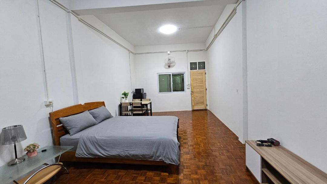 Photo of Bedroom in Thanon Phetchaburi