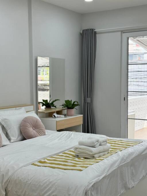 Photo of Bedroom in Samsen Nok