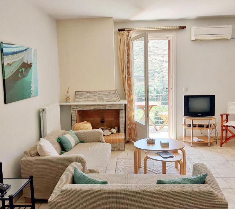 Photo of Livingroom in Paleopolis