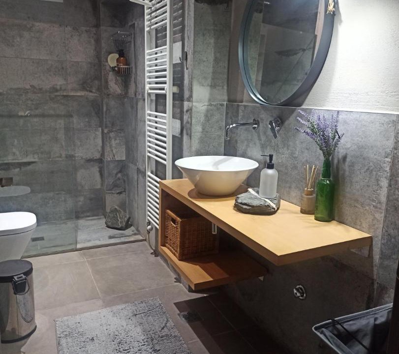 Photo of Bathroom in Drama