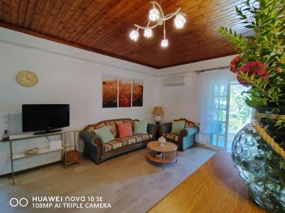 Photo of Livingroom in Perivolion