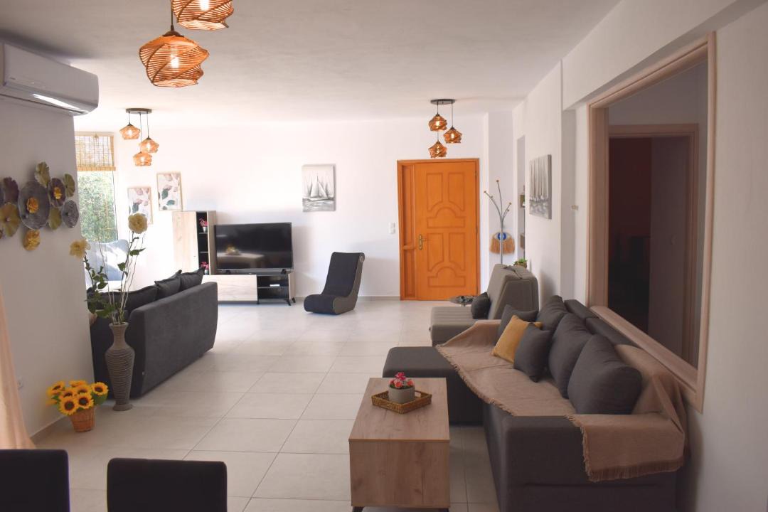 Photo of Livingroom in Prinos