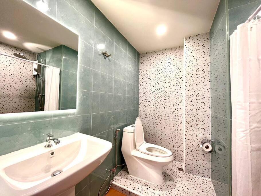 Photo of Bathroom in Thanon Phaya Thai