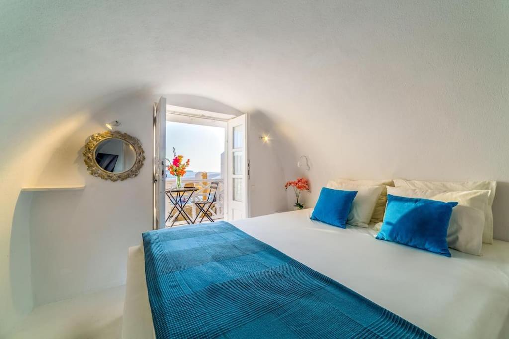 Photo of Bedroom in Amoudi Bay