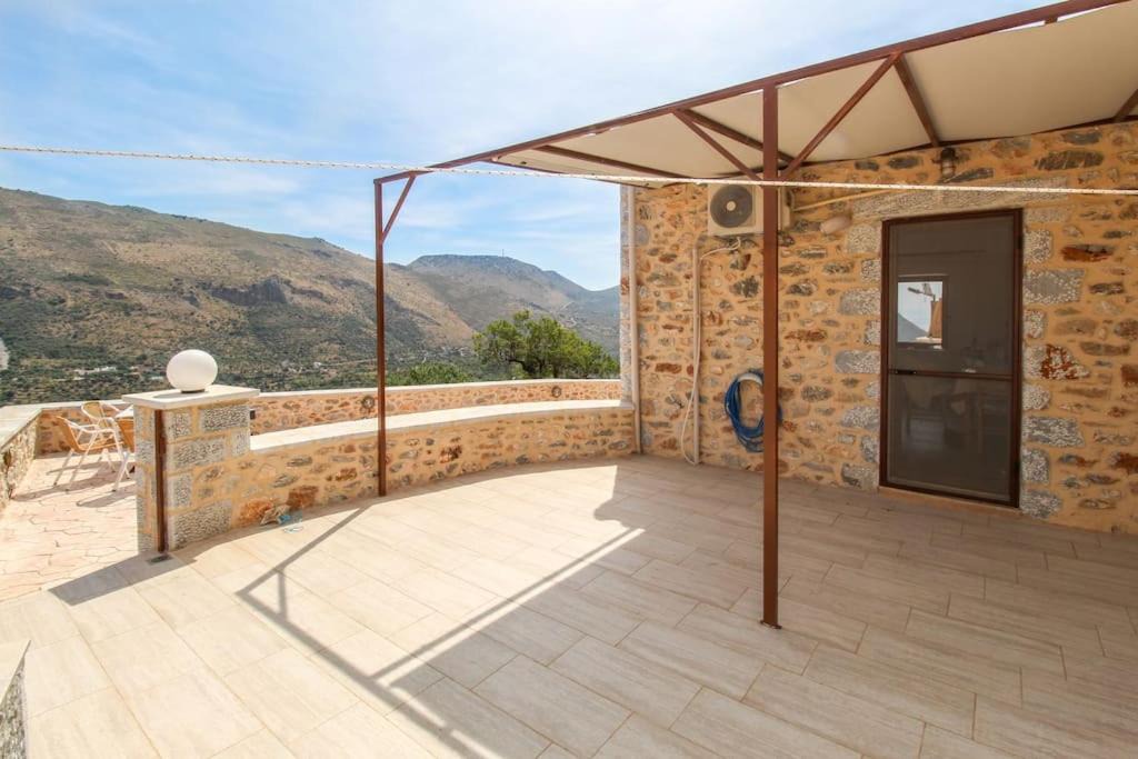 Photo of Patio Balcony in East Mani