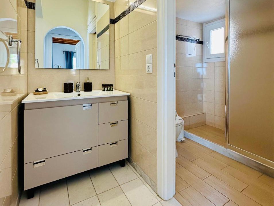 Photo of Bathroom in Tourlos