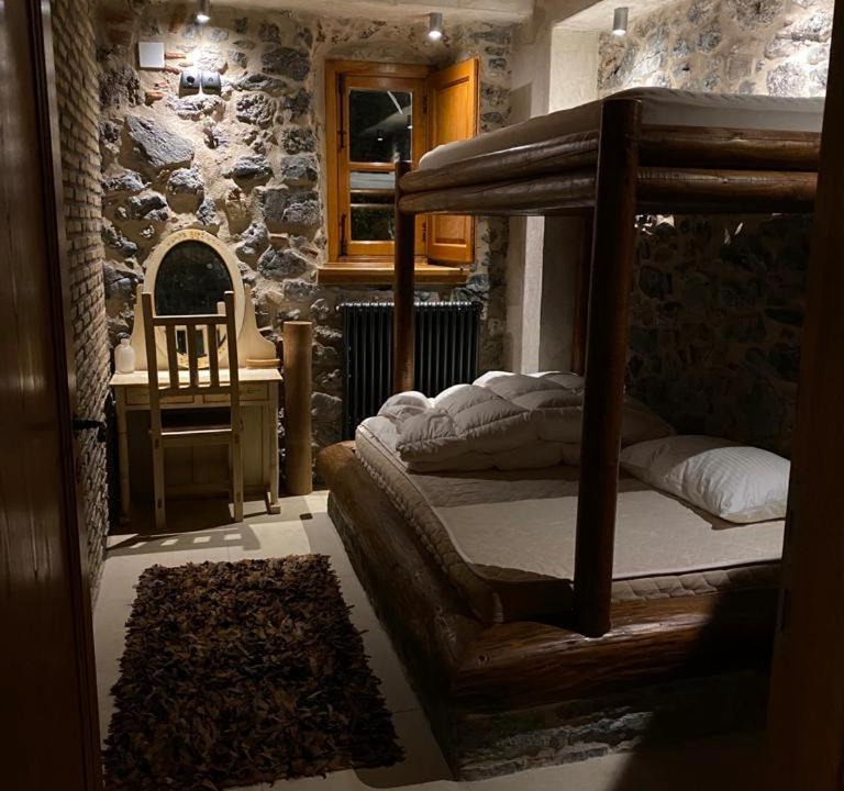 Photo of Bedroom in Karyes