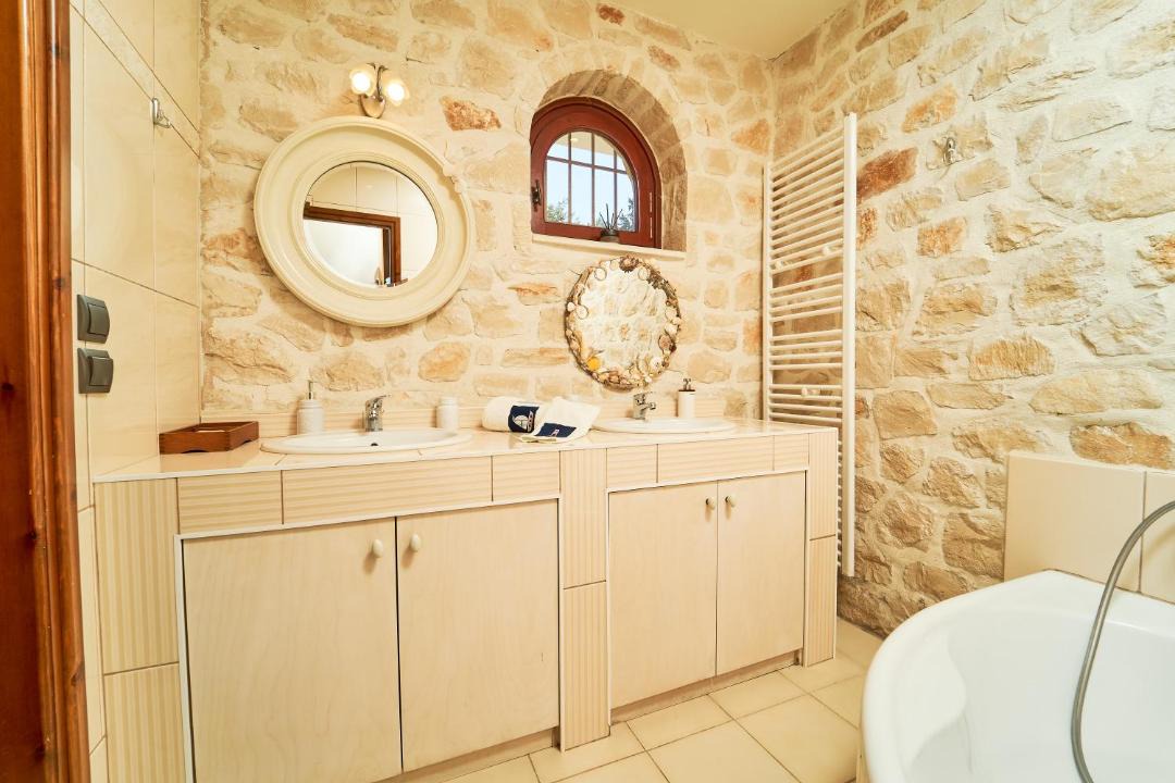 Photo of Bathroom in Akrotiri