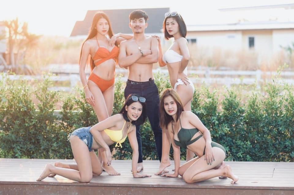 Photo of Human In Picture in Mu Si