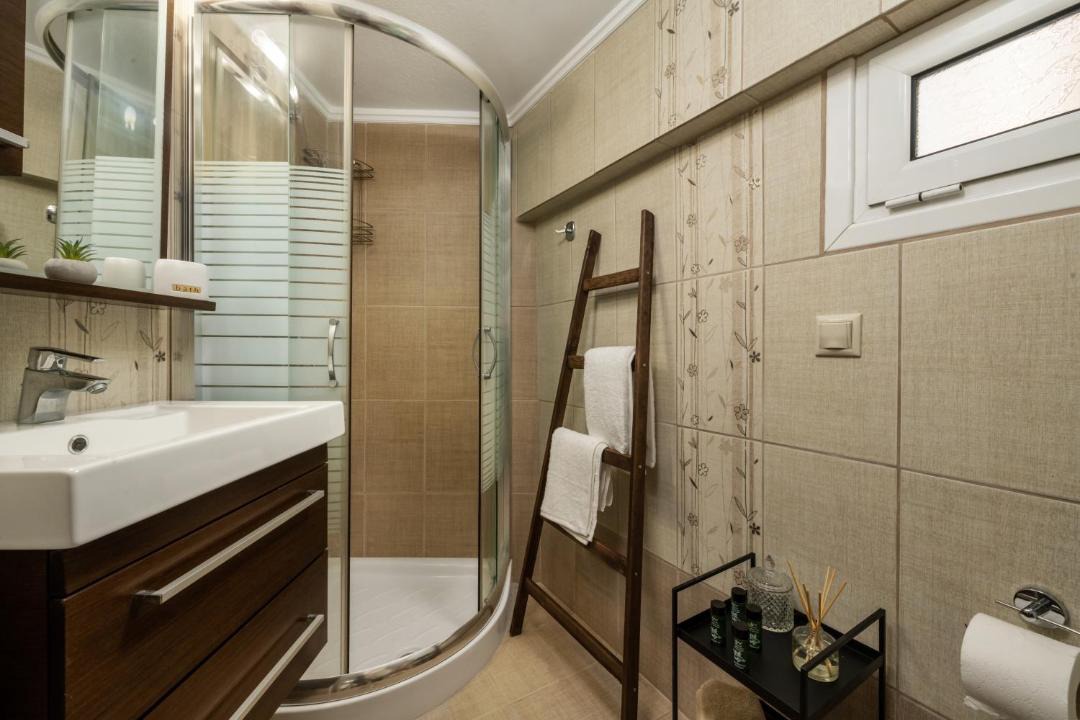 Photo of Bathroom in Pentati