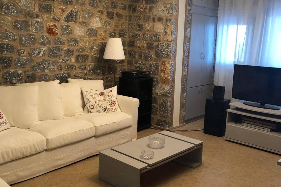 Photo of Livingroom in East Mani