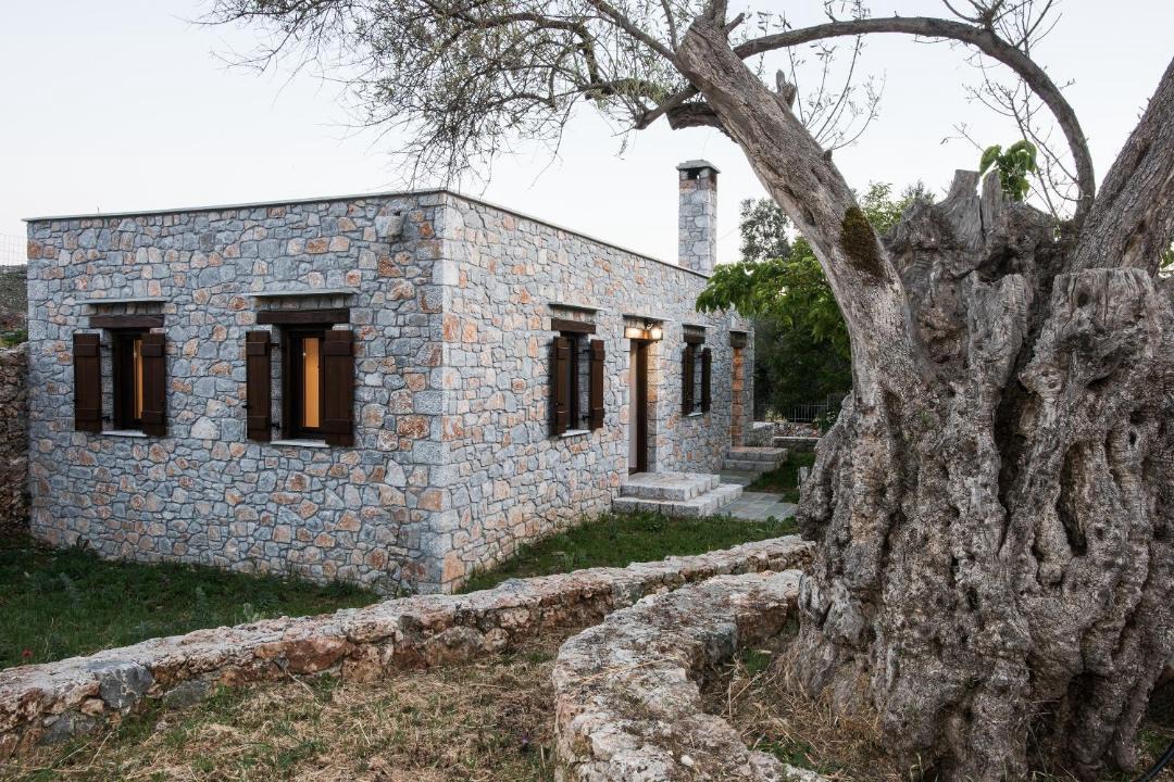 Photo of Buildings in Aradena
