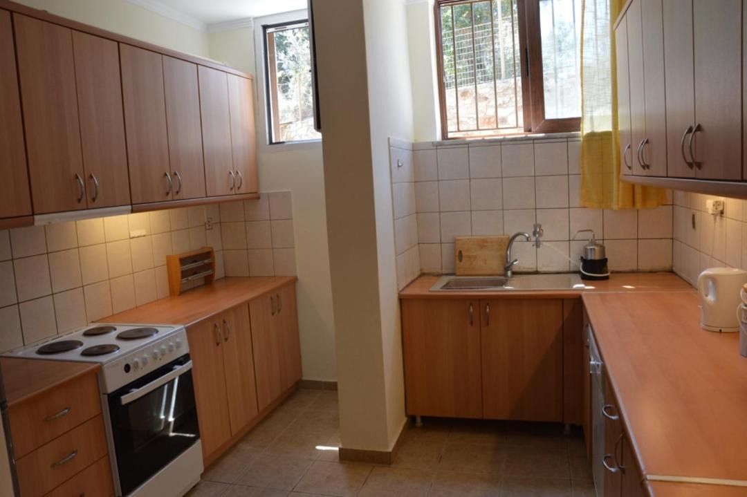 Photo of Kitchen in East Mani