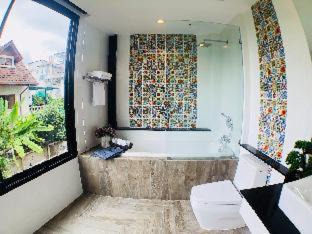 Photo of Bathroom in Thapae