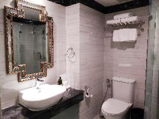 Photo of Bathroom in Thanon Phaya Thai