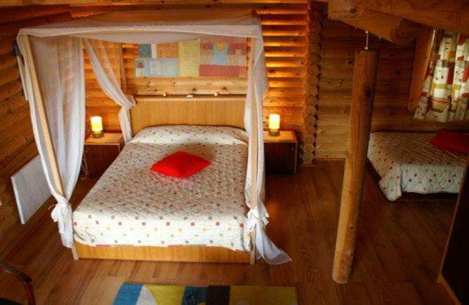 Photo of Bedroom in Moustheni