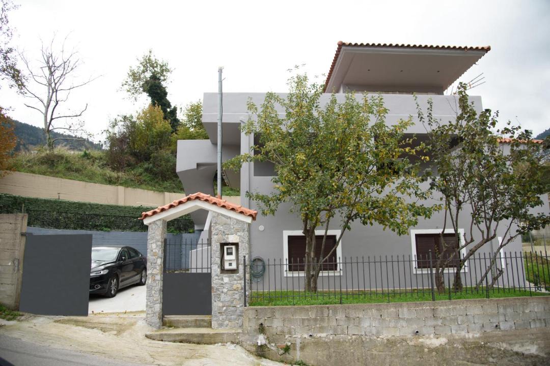Photo of Others in Stropones