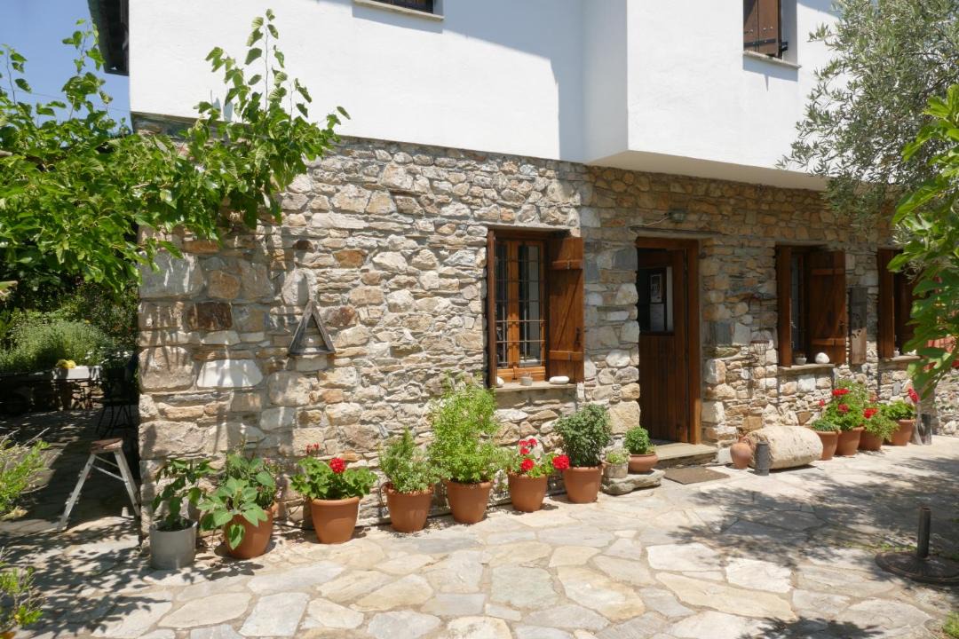 Photo of Buildings in Xinovrisi