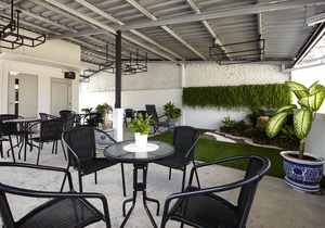 Le Bonheur Poshtel