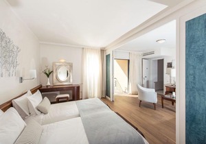 Avra City Hotel