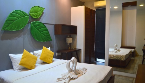 One Bed Suite Room