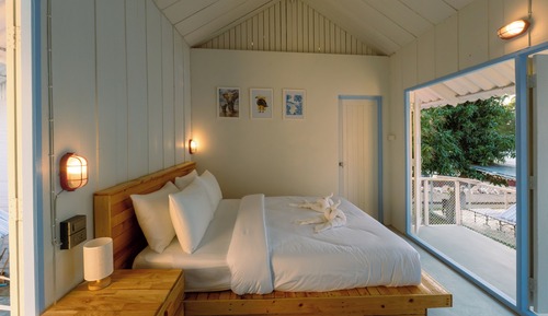 Deluxe Double Room, 1 Queen Bed, Private Bathroom, Garden View