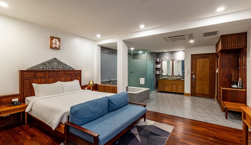 King Suite with Balcony