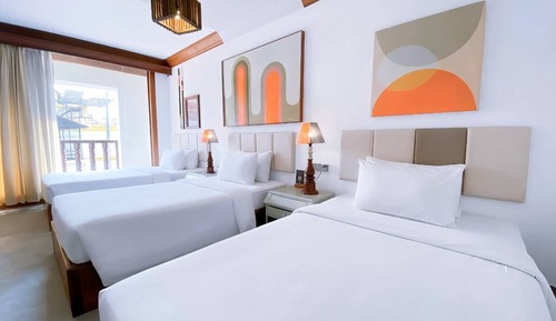 Deluxe Triple Room, Pool View