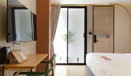 Basic Room, 1 King Bed, Non Smoking, Ensuite