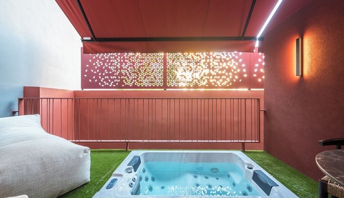 Superior Room, Jetted Tub