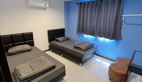 Basic Twin Room with shared bathroom