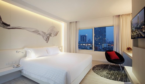 Deluxe Room, 1 King Bed, City View