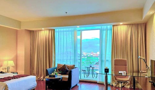 Deluxe King Room
