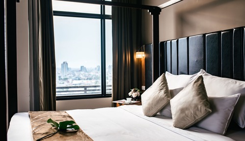 Suite, Corner