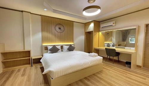 Studio King Bed