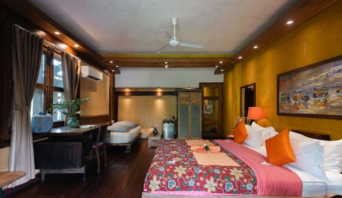 Luxury Suite