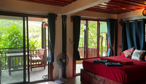 Deluxe Air Conditioned Bungalow on the Rocks Number 42 with Seaview