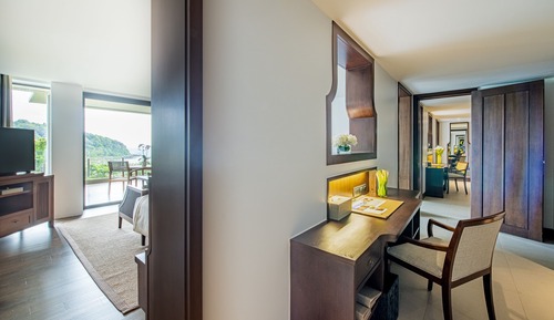 Deluxe Layan Suite