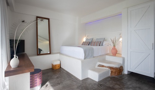 Executive Suite with Outdoor Jacuzzi