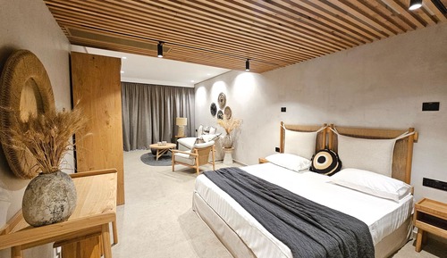 Deluxe Room (Smart Room)