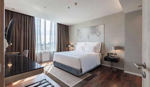 Junior Suite King With Balcony