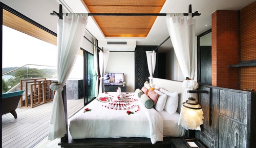 Jacuzzi pool suite honeymoon Sea view