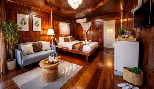 Premier Suite with Bathtub, Sit out & Veranda - 1 Queen bed