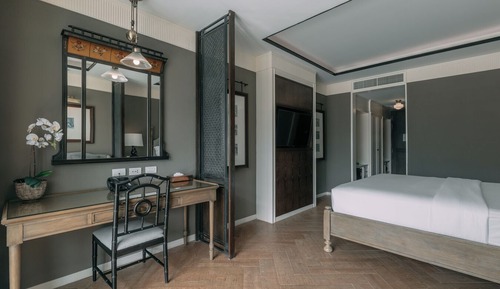 Deluxe Room with Pool View