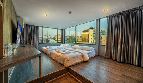 Family Room, Private Bathroom