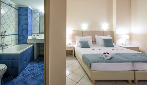 Standard Double Room, Garden View (No balcony)