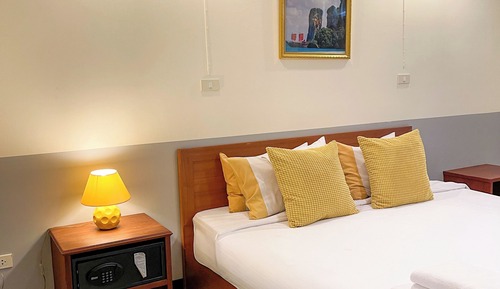 Standard Room, 1 Queen Bed