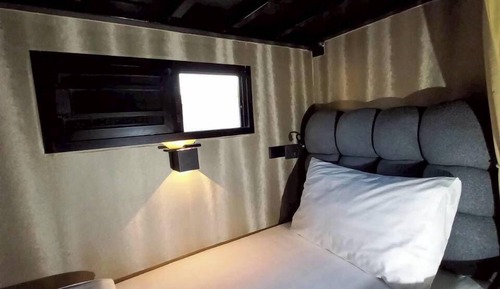Female Shared Dormitory, Women Only