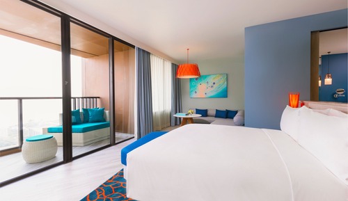 Suite, 1 King Bed, Balcony (High Floor)