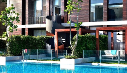 Signature Room, 1 King Bed, Pool Access (SO Comfy Pool Access)